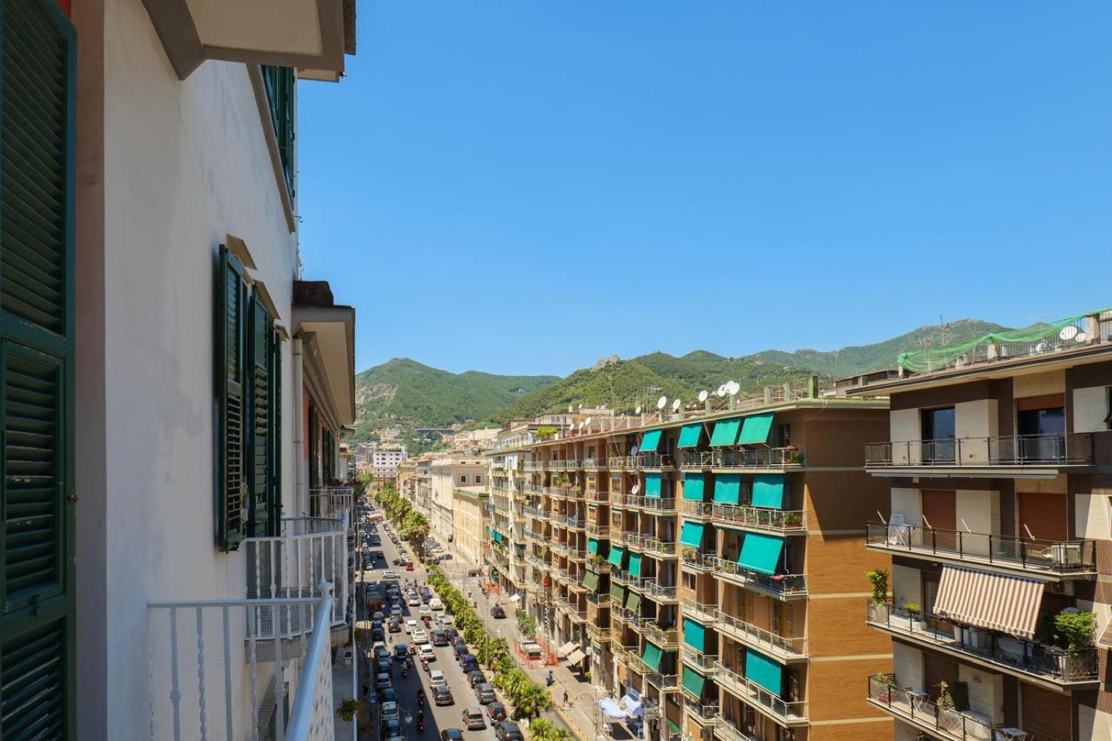 Palazzo Galeoni Luxury Suites Салерно Екстер'єр фото