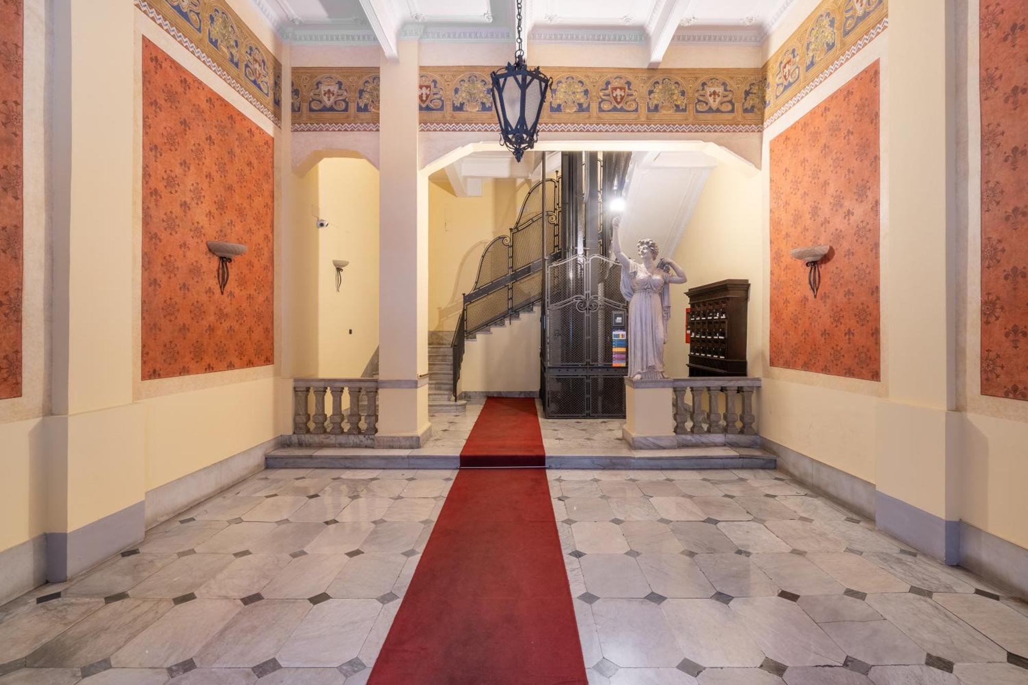Palazzo Galeoni Luxury Suites Салерно Екстер'єр фото
