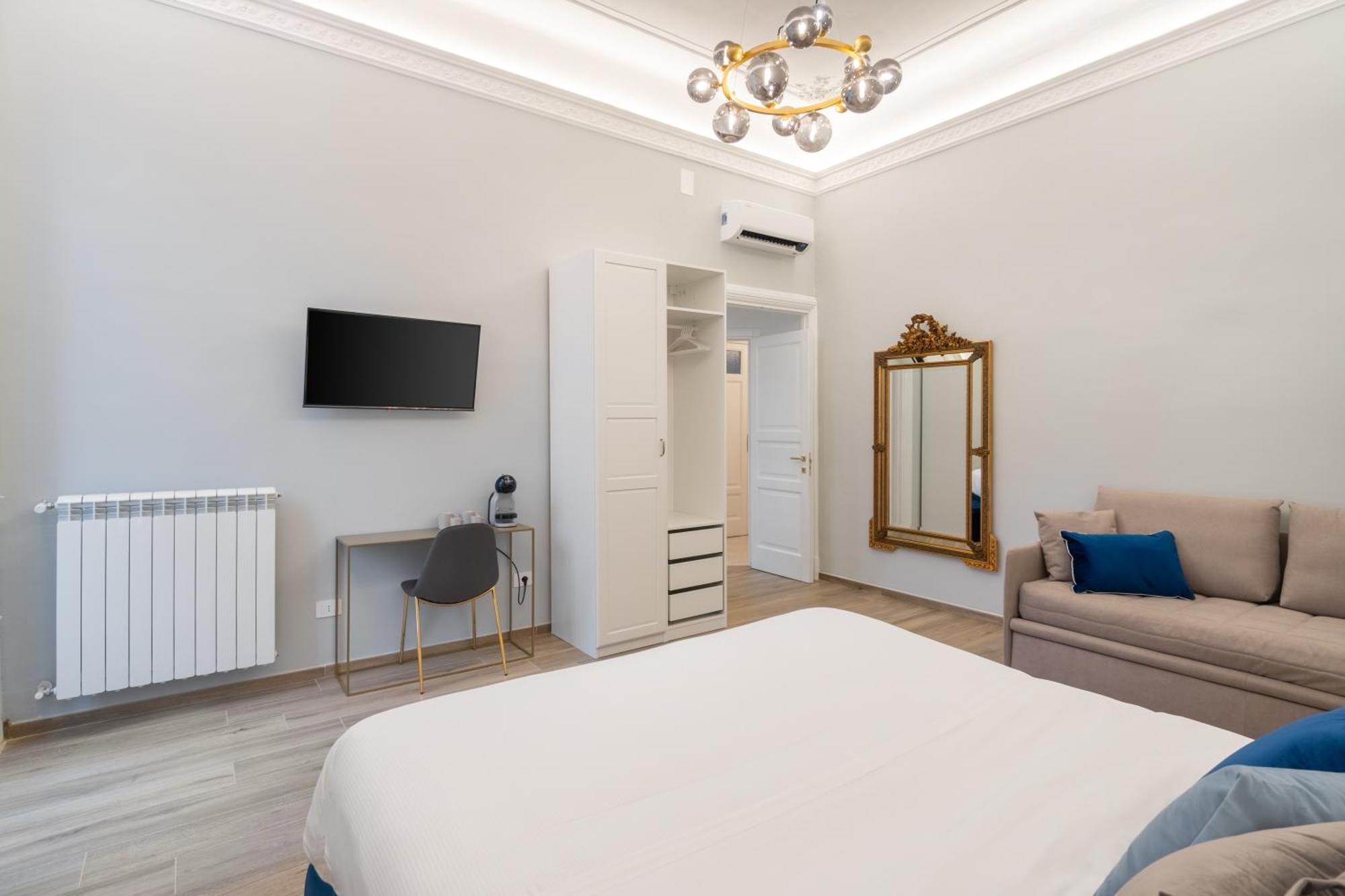 Palazzo Galeoni Luxury Suites Салерно Екстер'єр фото